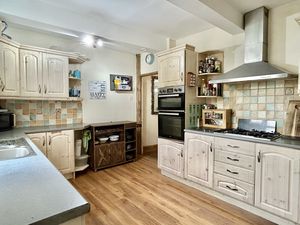 Kitchen- click for photo gallery